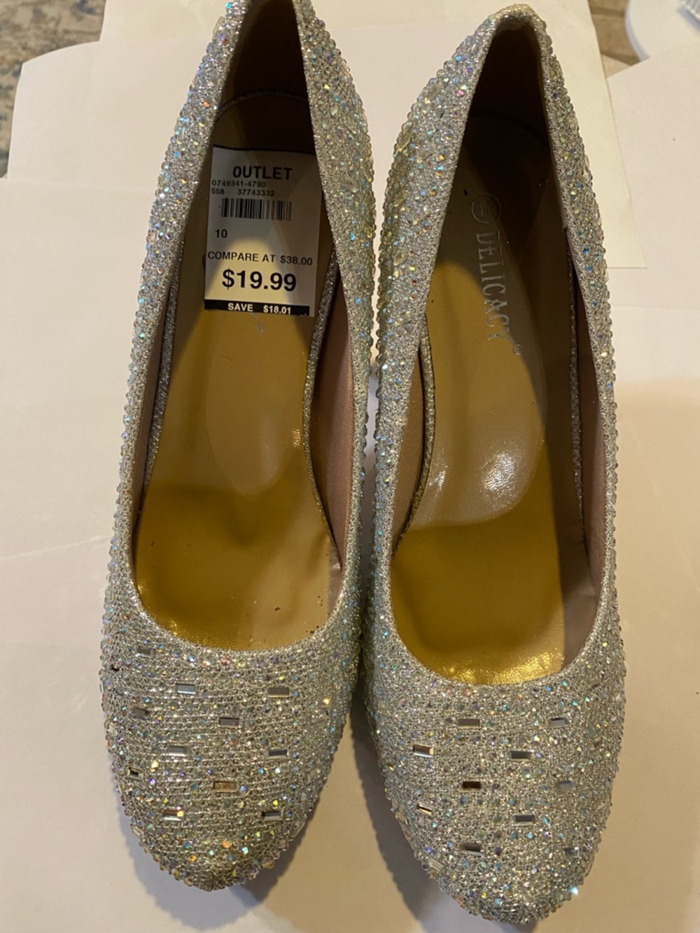 Delicacy Women's Crystal-Embellished Silver Pumps